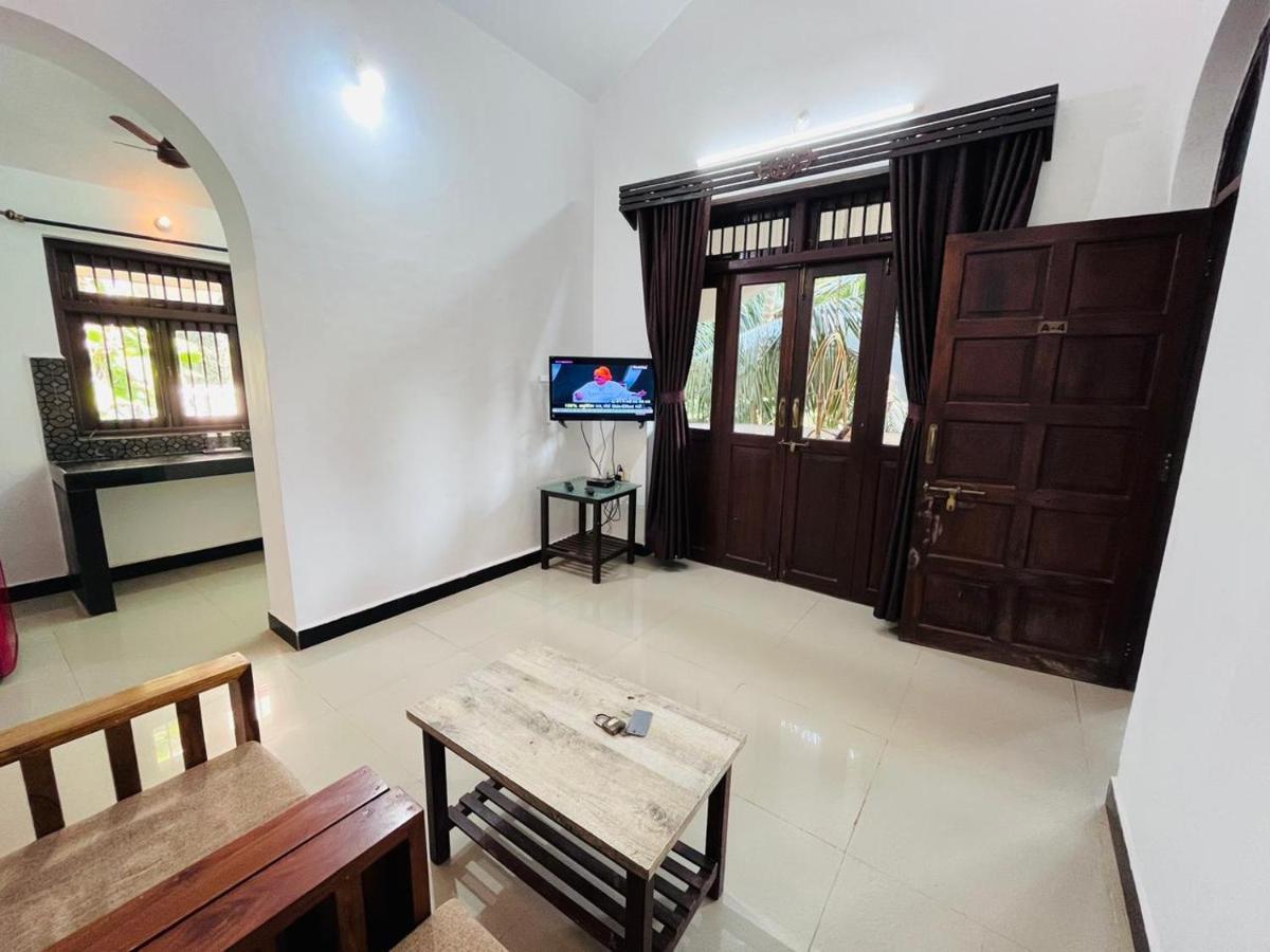 Naga Cottages Morjim Luaran gambar