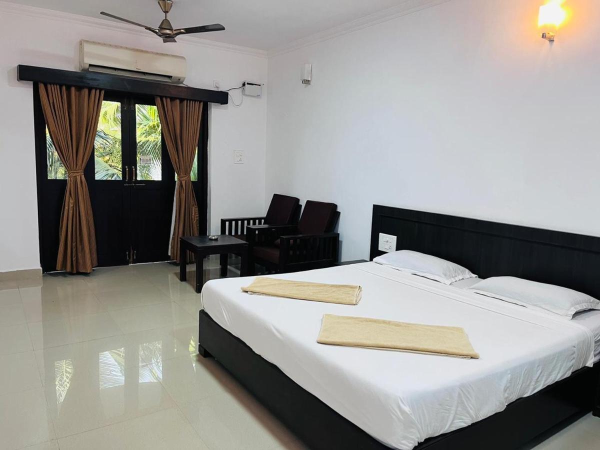 Naga Cottages Morjim Luaran gambar